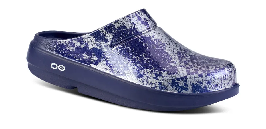 Oofos WOMEN'S OOCLOOG LIMITED EDITION CLOG - NAVY METALLIC SNAKE