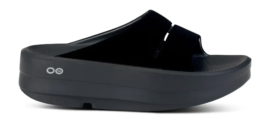 Oofos WOMEN'S OOMEGA OOAHH POSH SANDAL - BLACK Posh Black