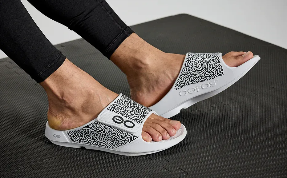 OOFOS Unisex OOahh Sport Flex Slide WHITE