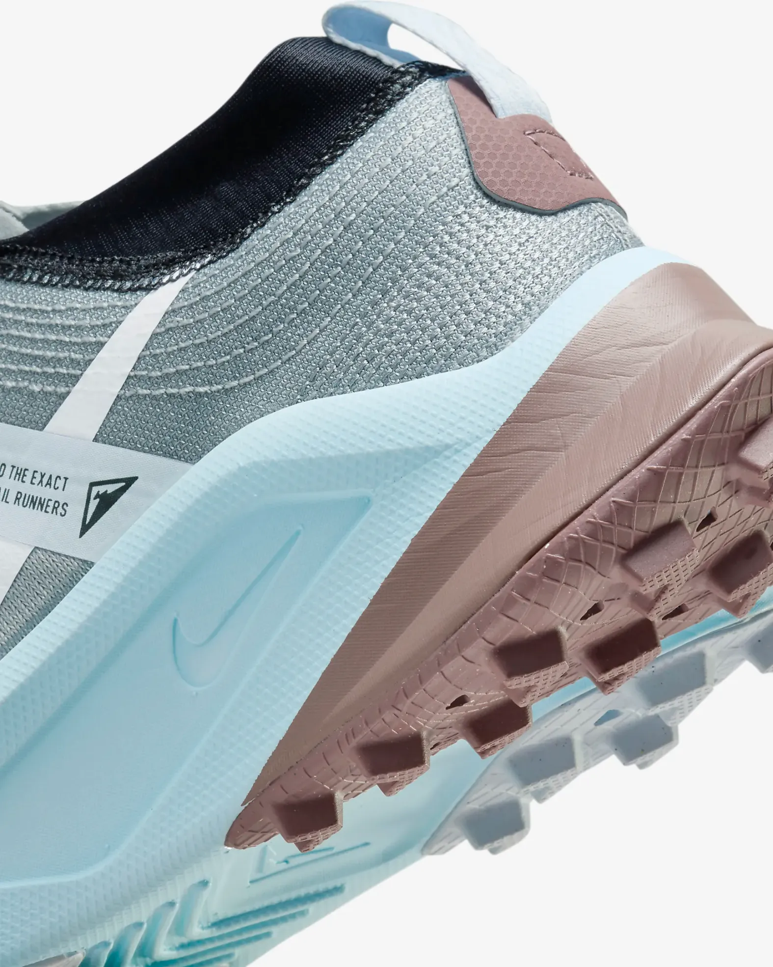 Nike Women's Zoomx Zegama Trail 005 Lt Smoke Gray