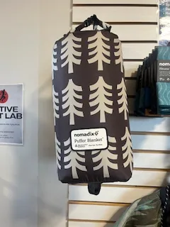 Nomadix Puffer Blanket Fresh Pines Burgundy Beige