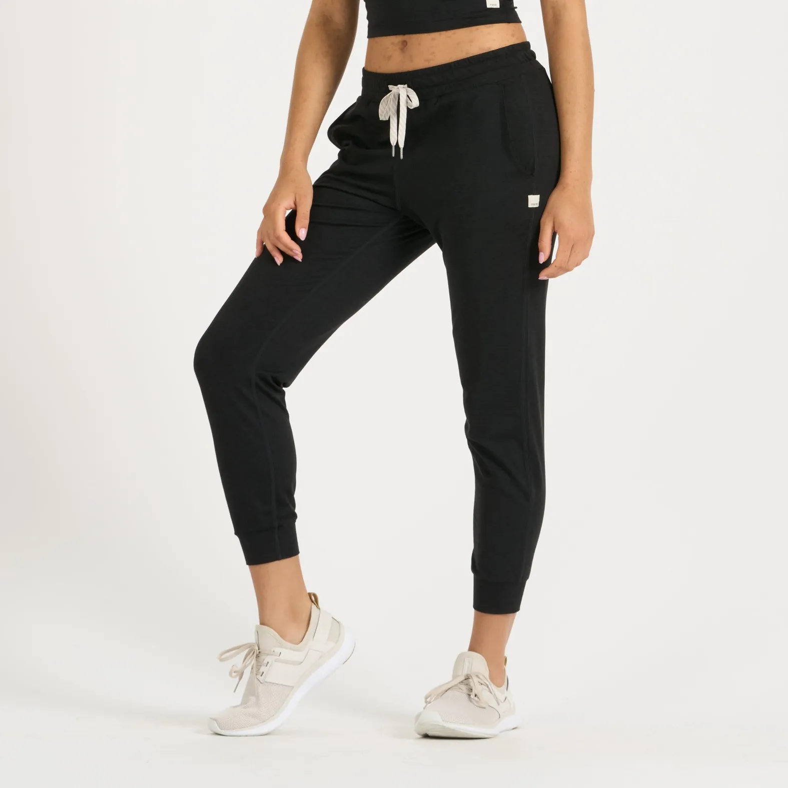 VUORI ヴオリperformance jogger Vuori Women's Performance Jogger Black Heather