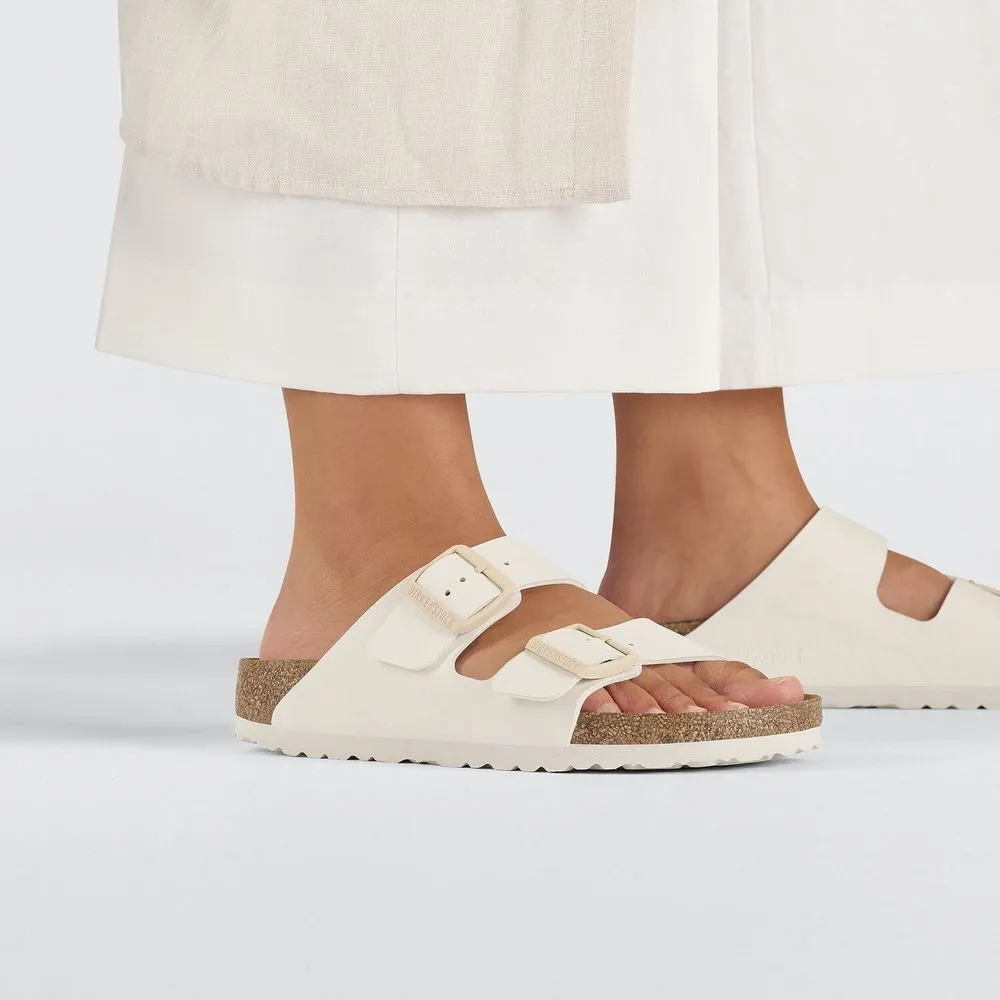 (取寄) ビルケンシュトック レディース アリゾナ ナロー サンダル - ウィメンズ Birkenstock women Arizona Narrow Sandal - Women's Eggshell Birko-Flor Birkenstock Arizona Birko-Flor (Narrow Width) Eggshell