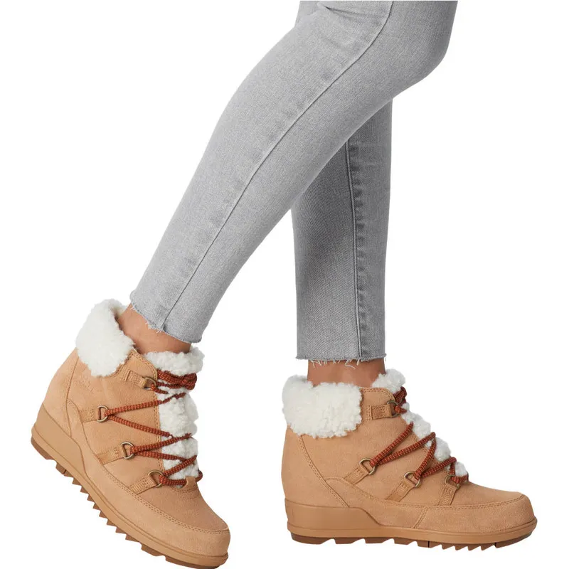 Sorel Women's Evie Cozy Lace Bootie Tawny Buff / Wood
