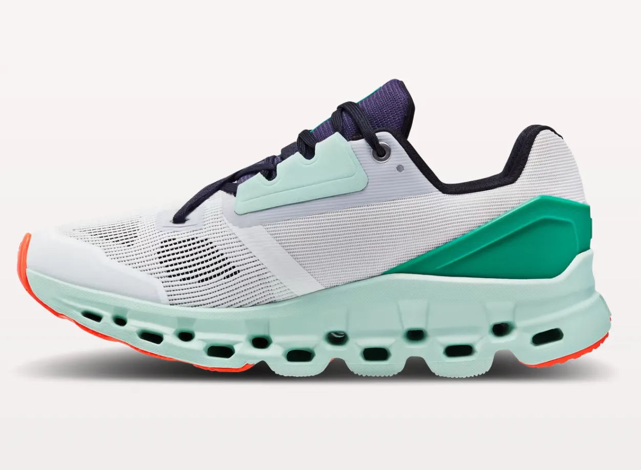ON RUNNING W. CLOUDSTRATUS UNDYED-WHITE/CREEK