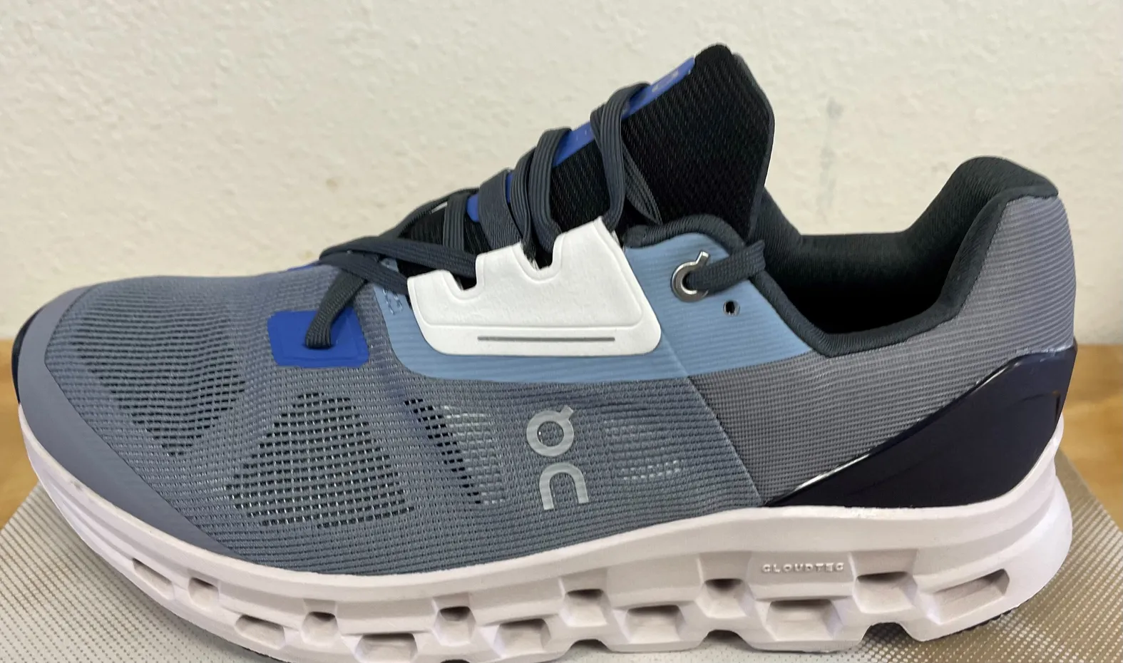 On Cloudstratus 2メンズネイビー ランニングシューズ25.5cm ON Running MEN'S CLOUDSTRATUS 2 Fossil/Midnight-99007