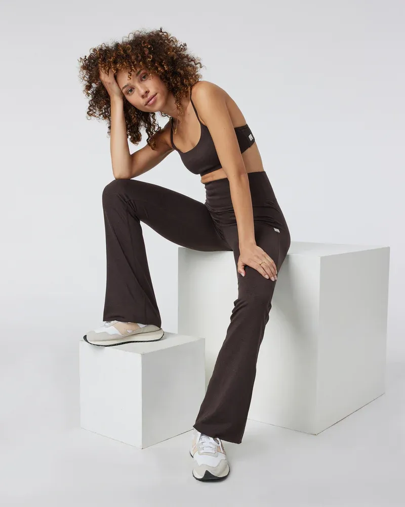 VUORI Women's Halo Slim Flare JAVA HEATHER