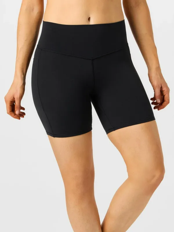 Vuori Womens AllTheForm Pocket Short 6" Black